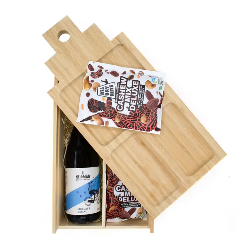 Tapasboard with wine and nuts